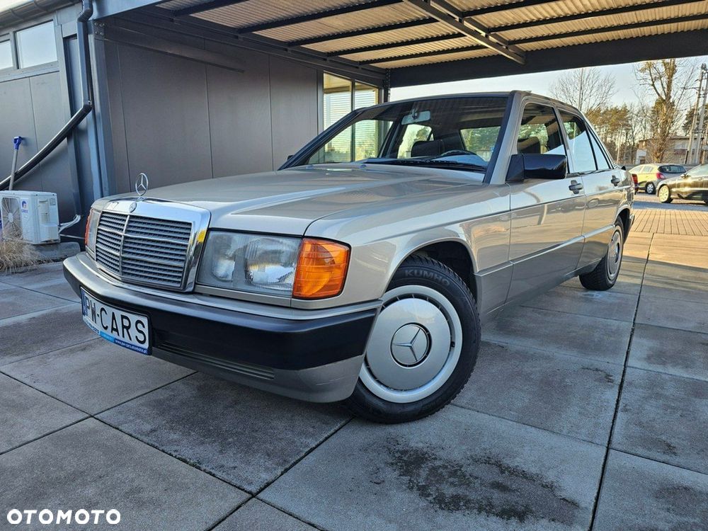Mercedes-Benz W201 (190) - 1