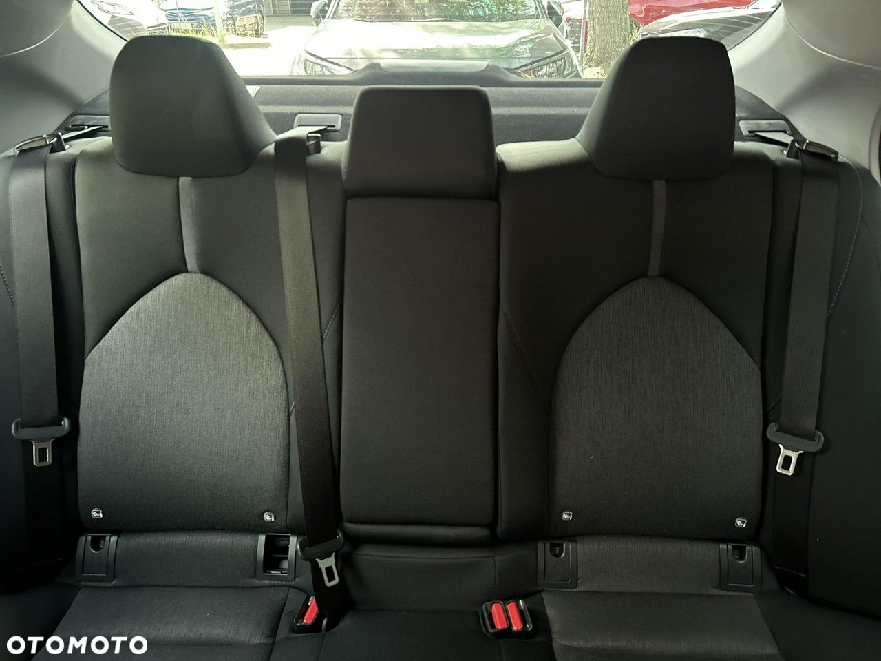Toyota Camry - 32
