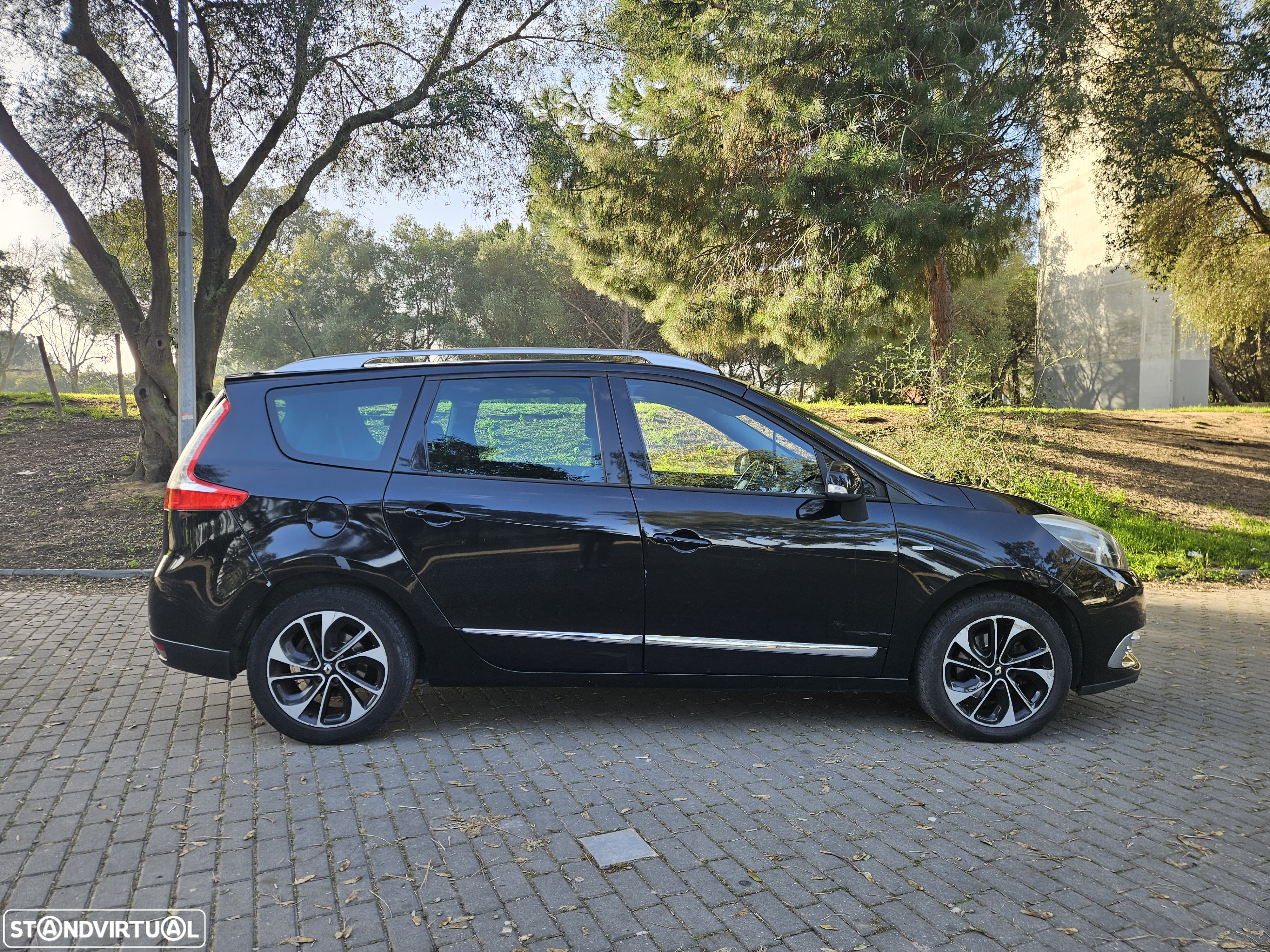 Renault Grand Scénic 1.6 dCi Bose Edition SS - 2