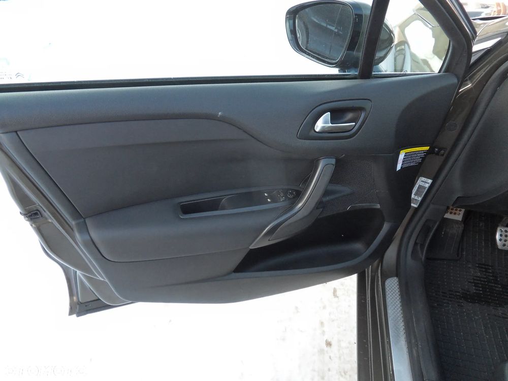 Citroën DS4 e-HDi 110 SoChic - 12
