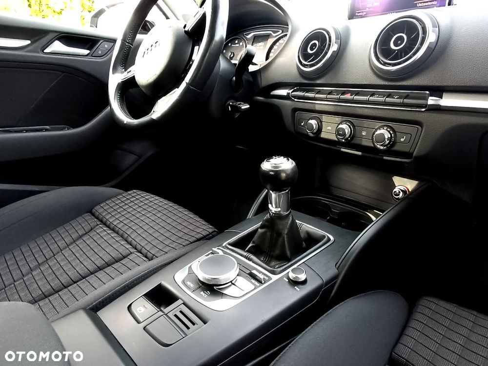 Audi A3 Sportback 1.4 TFSI S line Sportpaket - 20