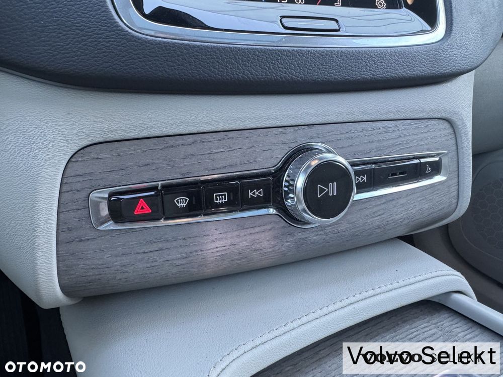 Volvo XC 90 - 22