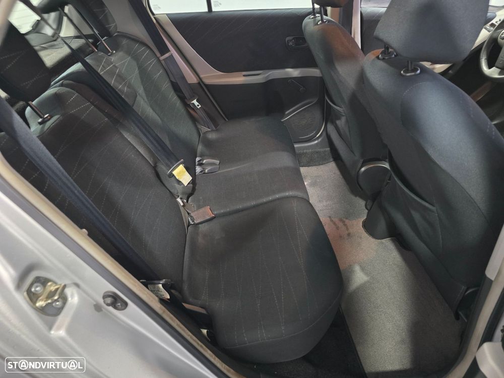 Toyota Yaris 1.0 VVT-i AC - 15