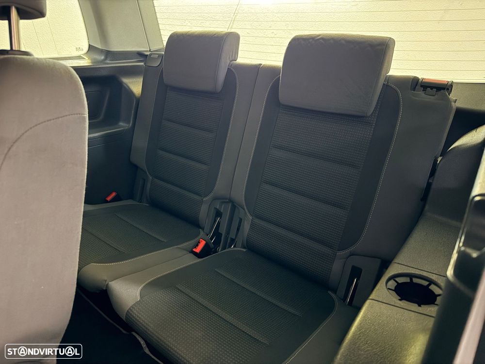 VW Touran 2.0 TDI Highline 7L - 26