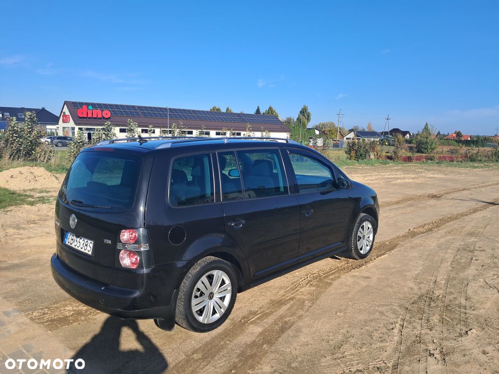 Volkswagen Touran 2006 photo 4