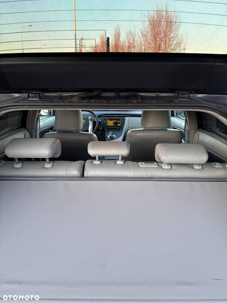 Toyota Prius (Hybrid) - 10
