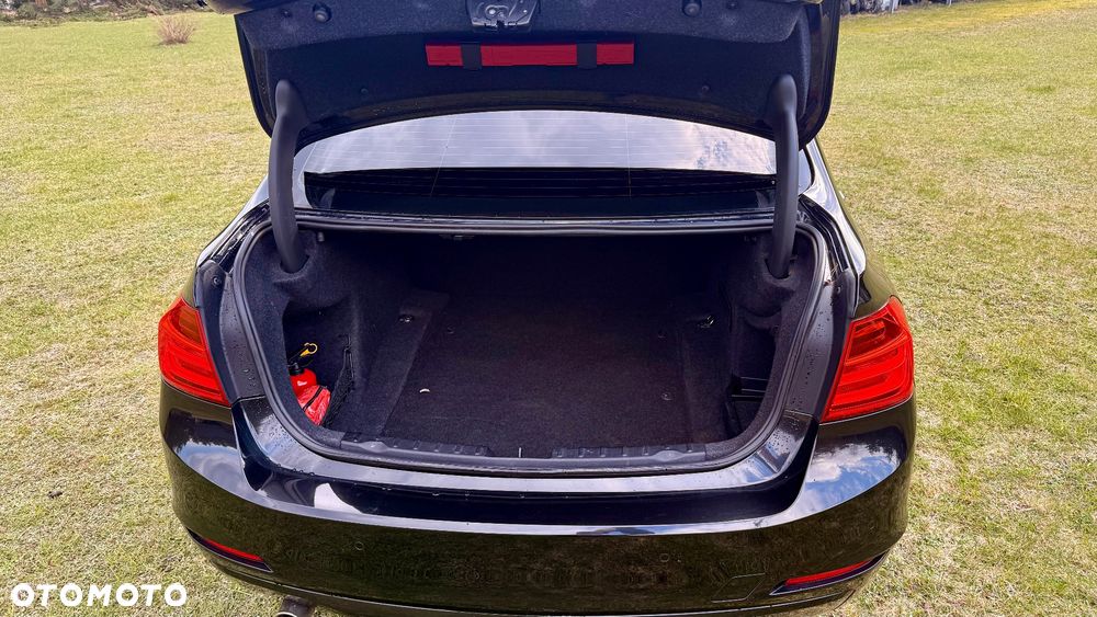 BMW Seria 3 318d - 10