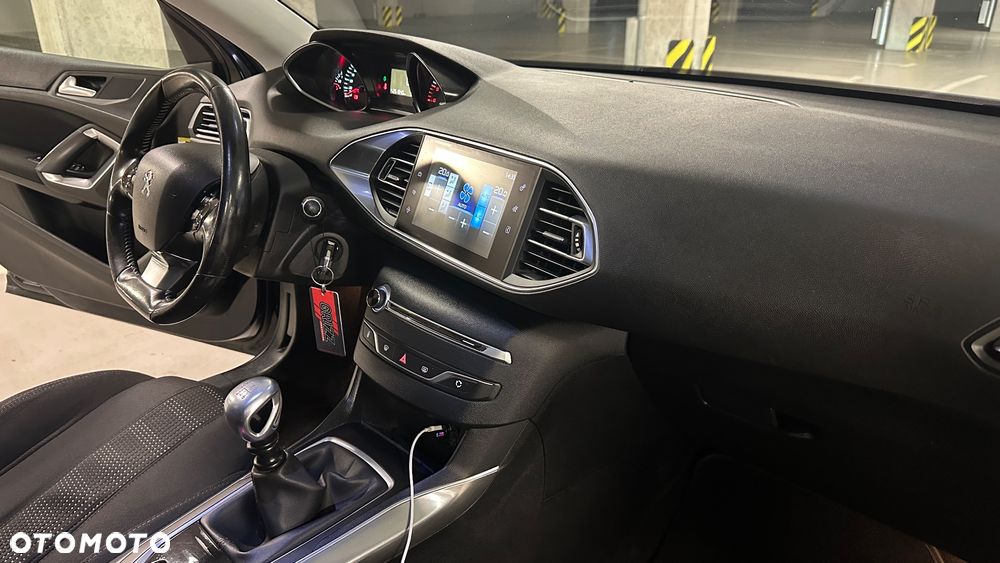 Peugeot 308 1.6 BlueHDi Allure S&S - 23