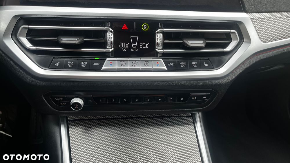 BMW Seria 3 330e PHEV sport - 29