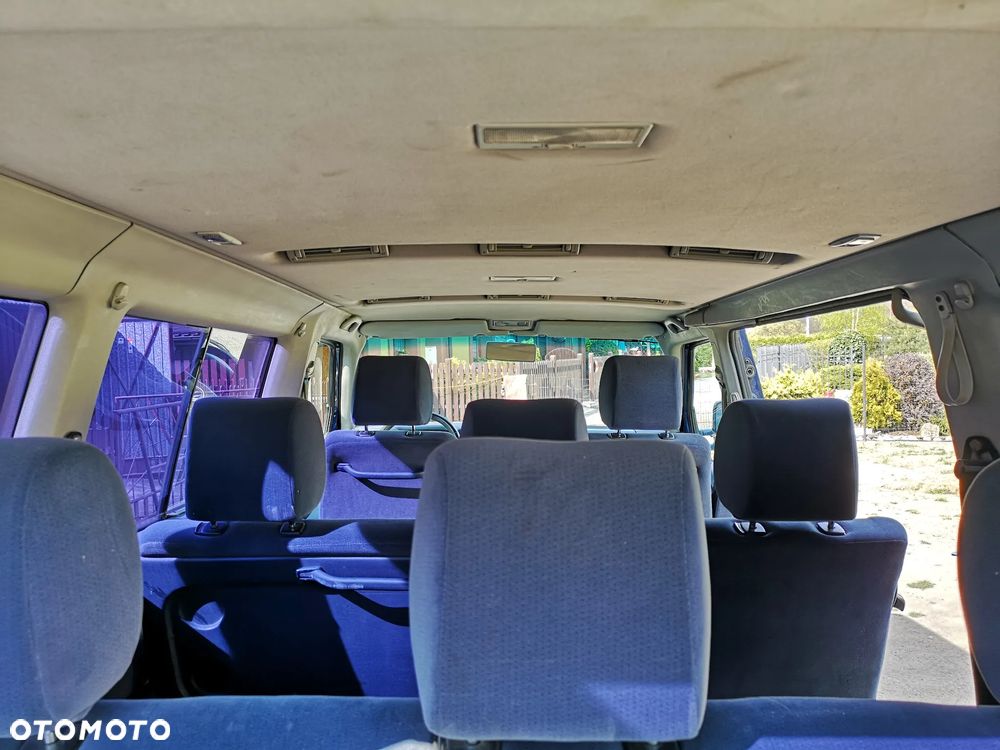 Volkswagen Caravelle - 11