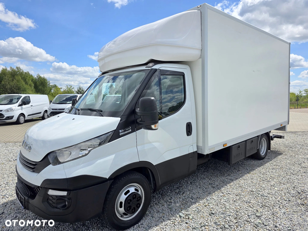 Iveco 35C18 3,0 HPI 180 KONNY KONTENER 4,2M WINDA KLIMA WEBASTO KAMERA 8 BIEGOWY HIMATIC 4,1M ROZSTAW OSI