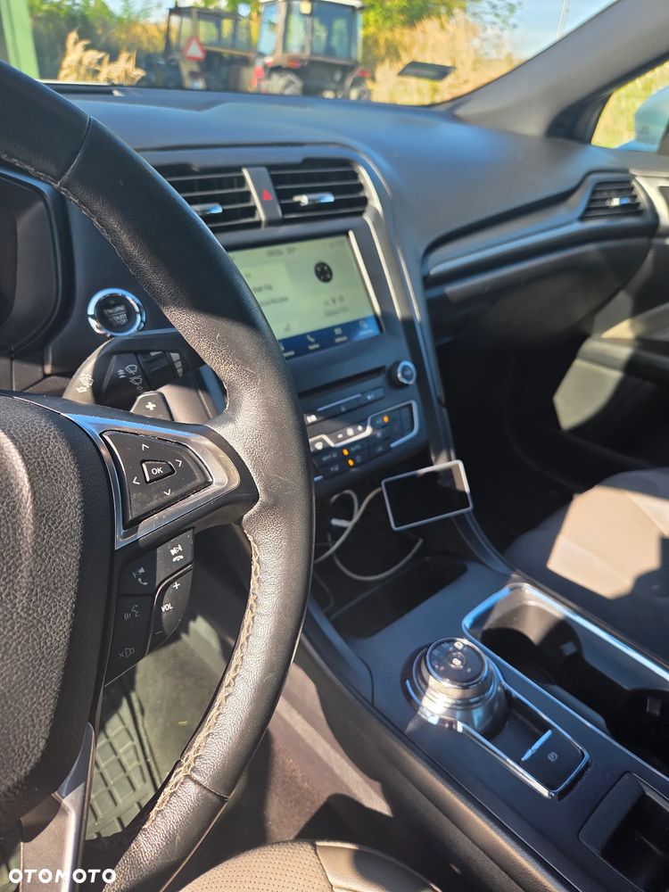 Ford Fusion - 8