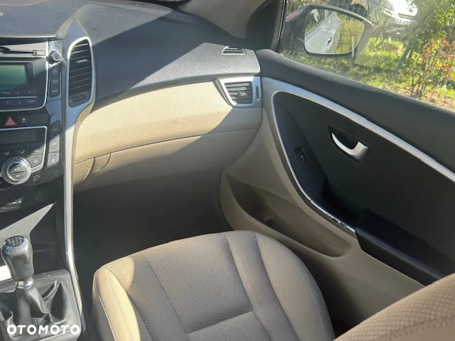 Hyundai i30 1.6 Comfort - 12