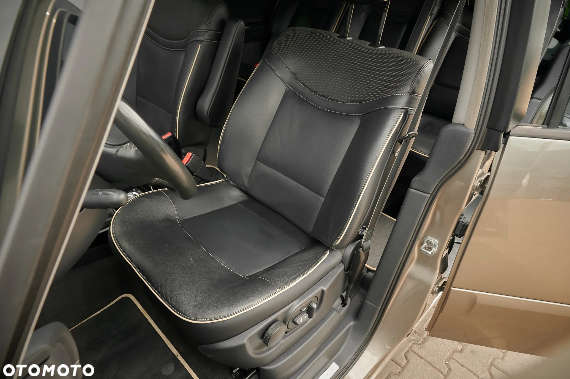 Renault Espace 2.0 dCi 175 FAP Initiale - 12