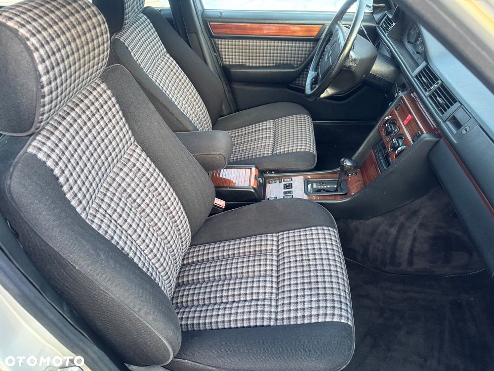 Mercedes-Benz W124 (1984-1993) - 12