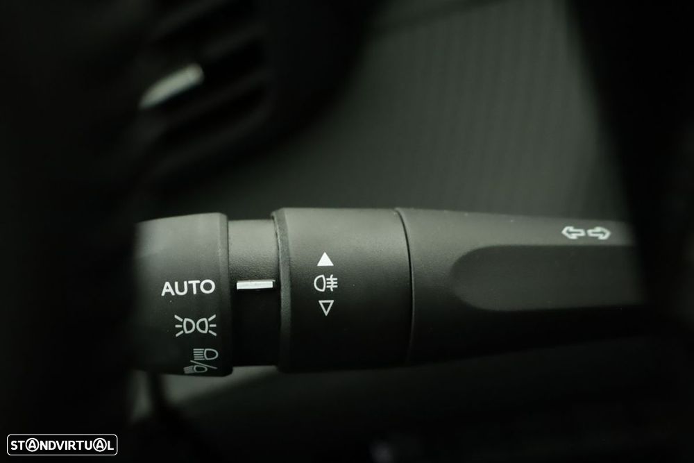 Peugeot 2008 1.2 PureTech Allure - 17