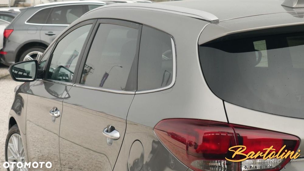 Kia Carens - 8