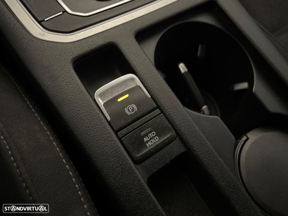 VW Passat Variant 2.0 TDi Elegance DSG - 27