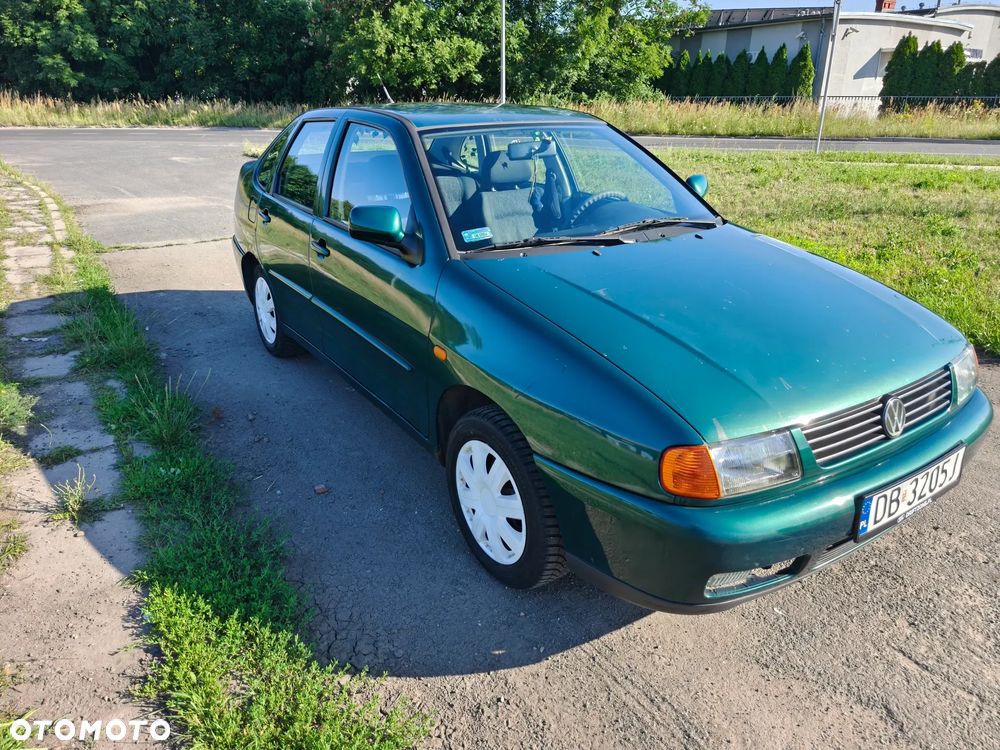 Volkswagen Polo - 1