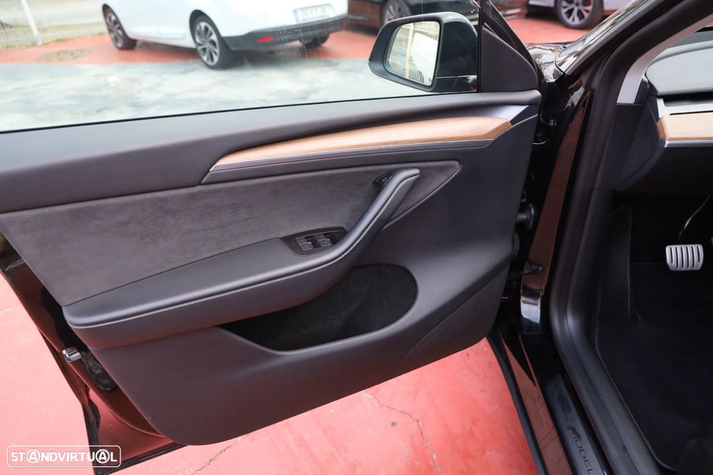Tesla Model Y Performance Tração Integral - 21