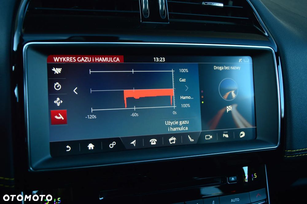 Jaguar XE 2.0 T AWD 300 Sport - 33