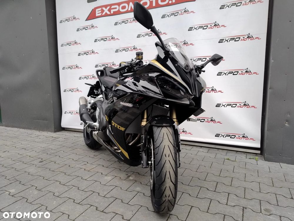 QJMOTOR SRK 800RR - 20