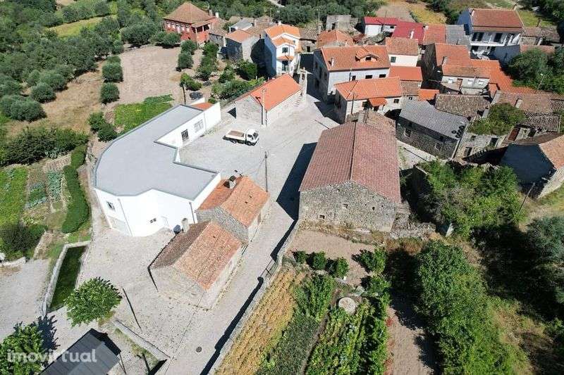 Moradia para restauro - Grande imagem: 2/4