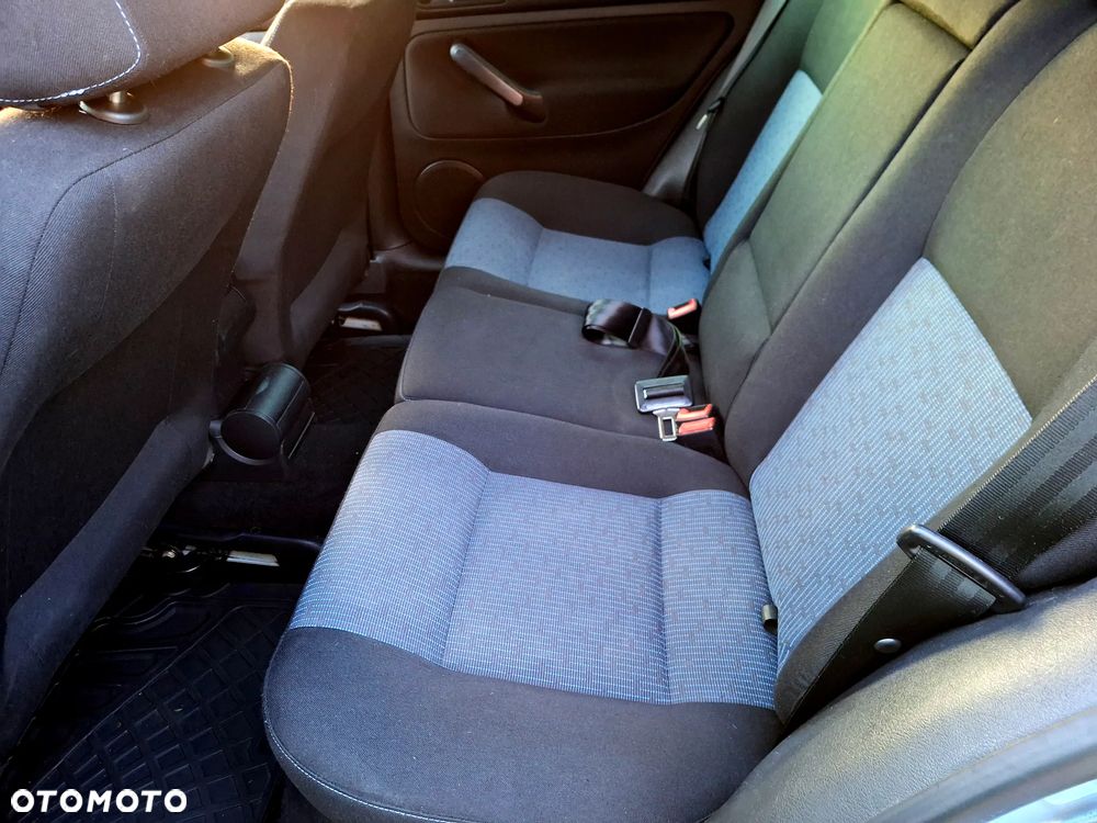 Volkswagen Golf - 22