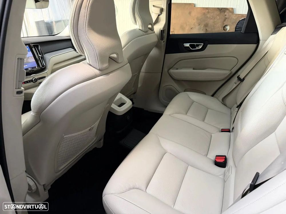 Volvo XC 60 2.0 T6 PHEV Core AWD — fotografia 12