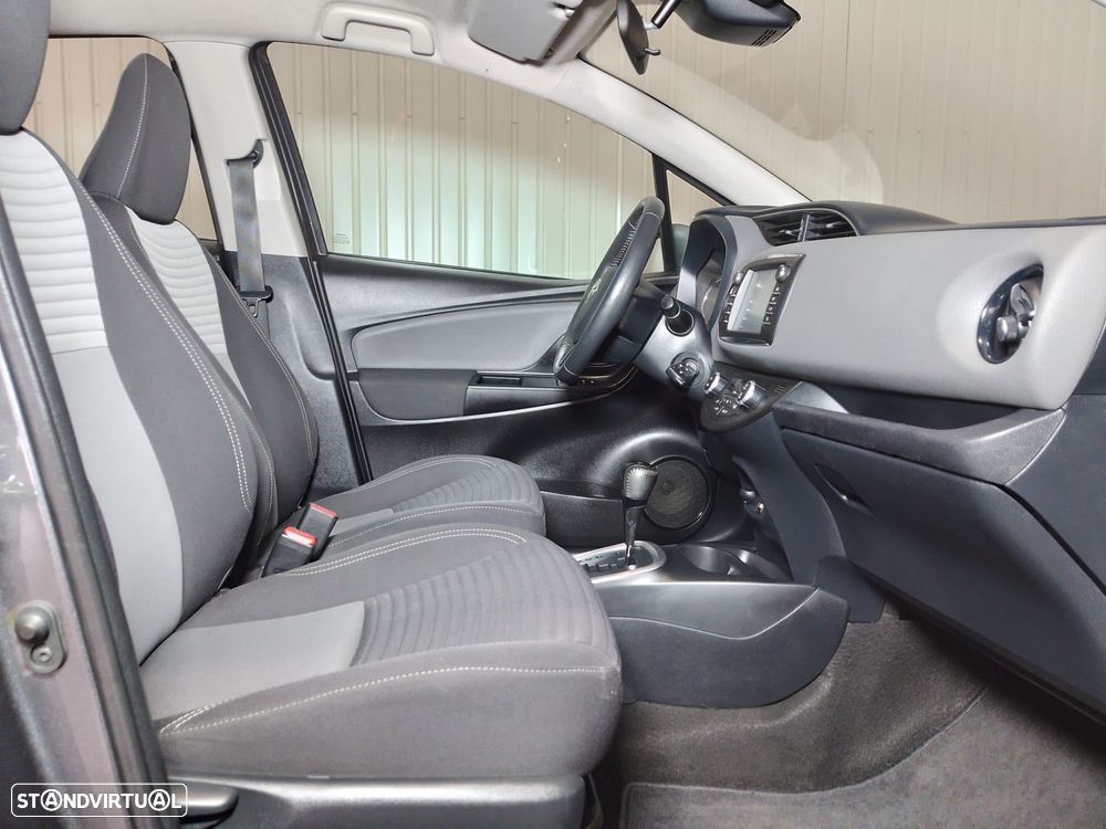 Toyota Yaris 1.5 HSD Comfort+P.Style - 11