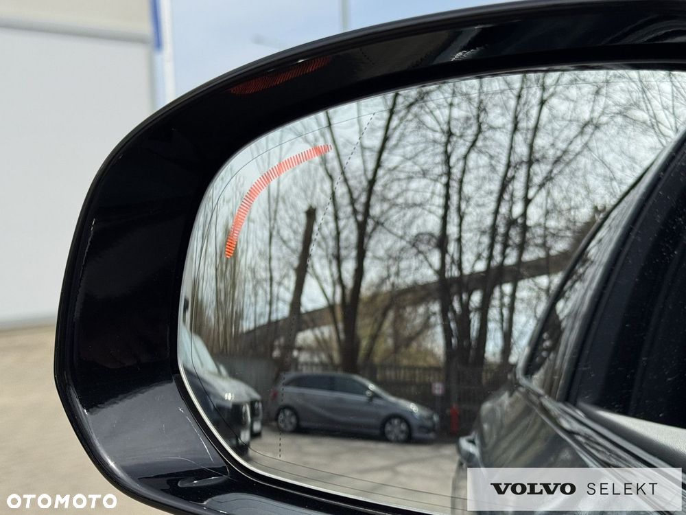 Volvo XC 60 B4 D AWD Plus Dark - 29