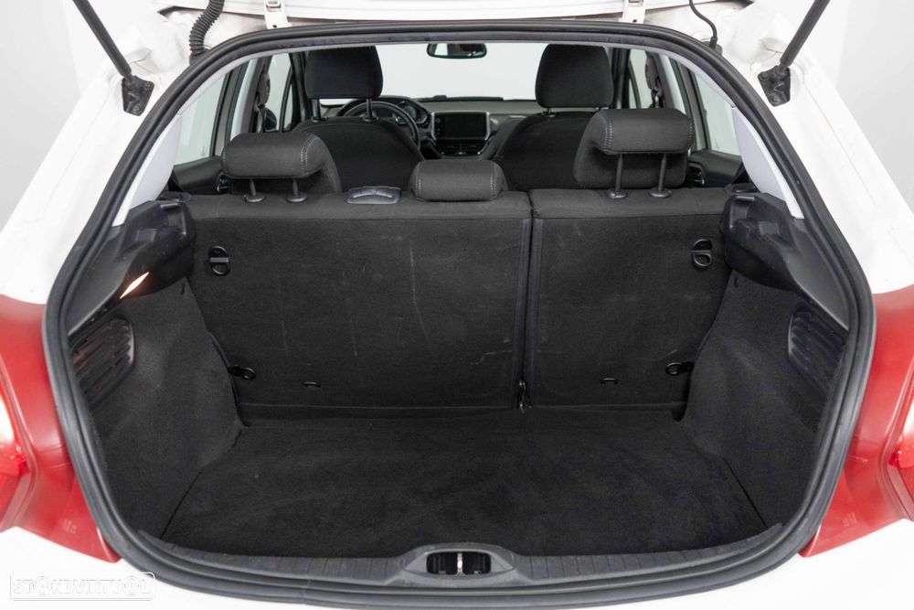 Peugeot 208 1.6 e-HDi SE Style - 23