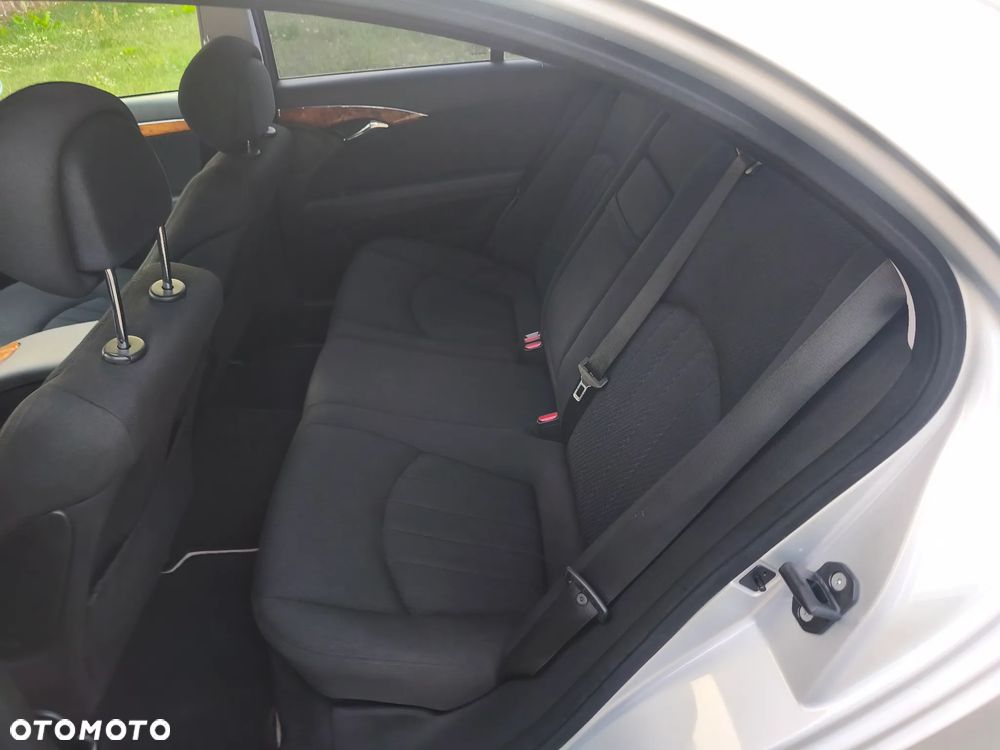 Mercedes-Benz Klasa E 230 7G-TRONIC Elegance - 16
