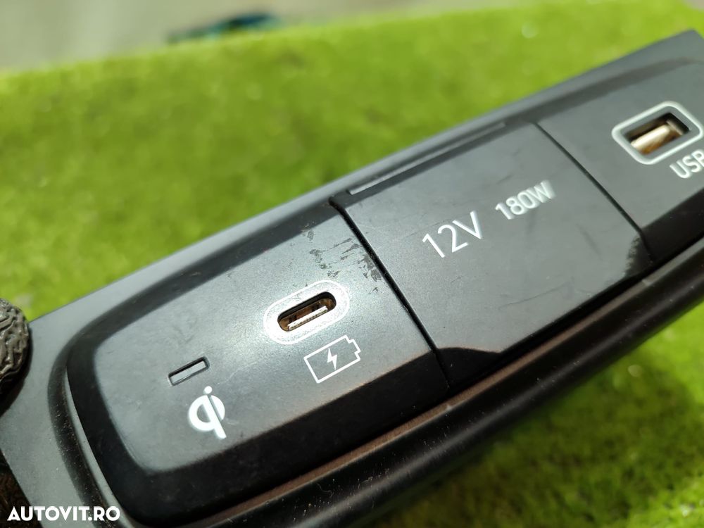 PANEL PORT USB HYUNDAI I20 1.0 BENZINA 2024 / HATCHBACK COD OEM 84644Q0700 / 10R-0611740 / 2020-2024 - 2