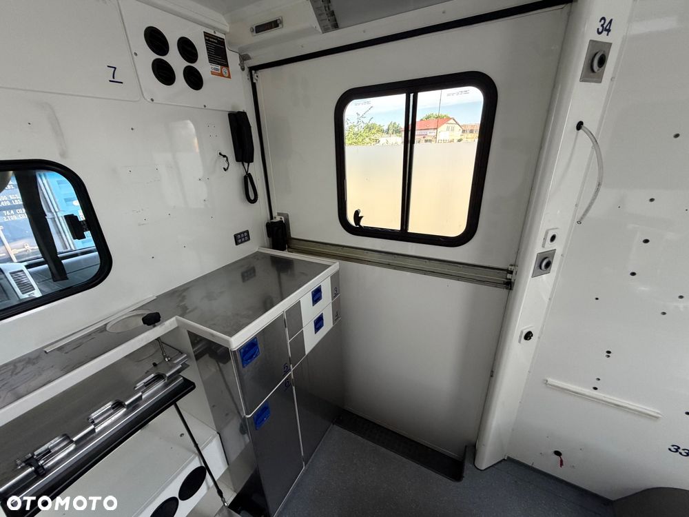 Mercedes-Benz Sprinter - 28