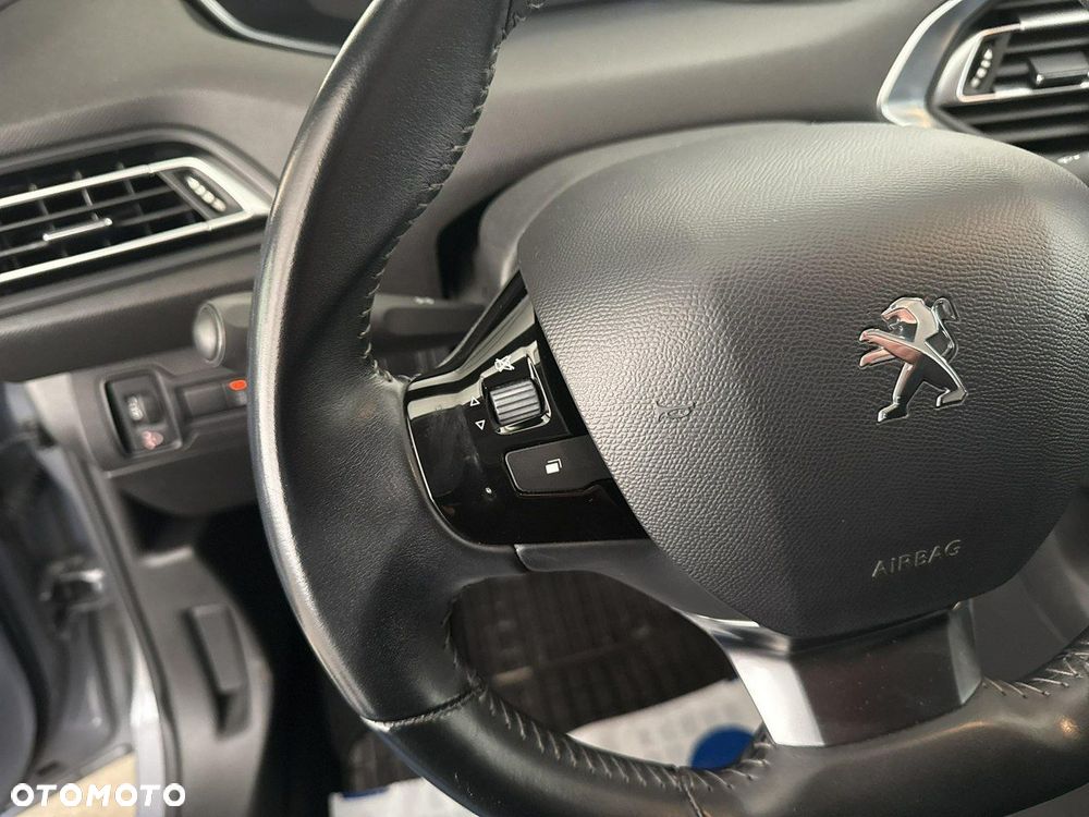 Peugeot 308 - 25