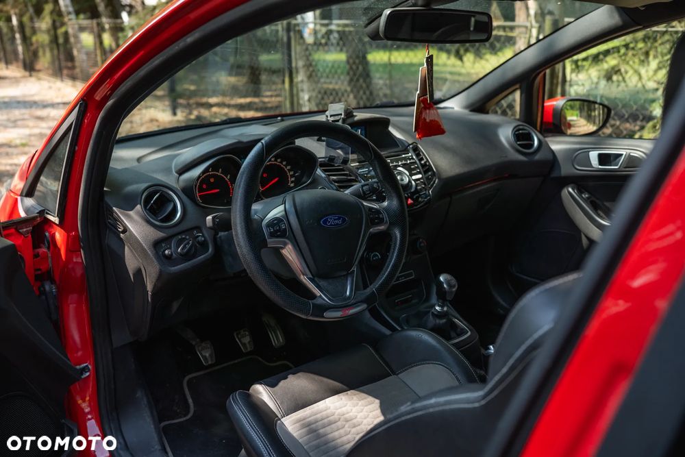 Ford Fiesta 1.6 EcoBoost ST - 9