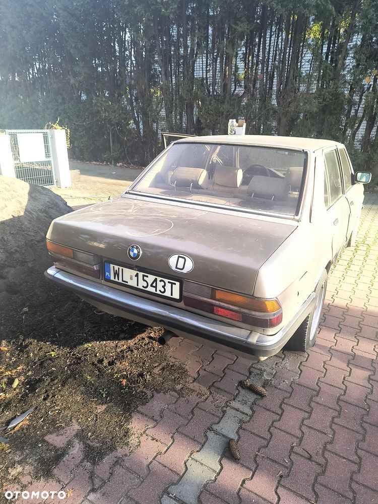 BMW Seria 5 525 i - 10