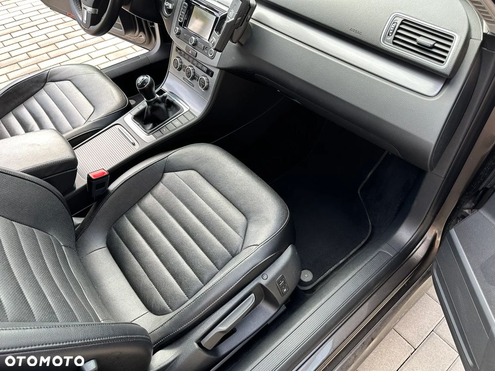 Volkswagen Passat Variant 2.0 TDI BlueMotion Technology Comfortline - 8