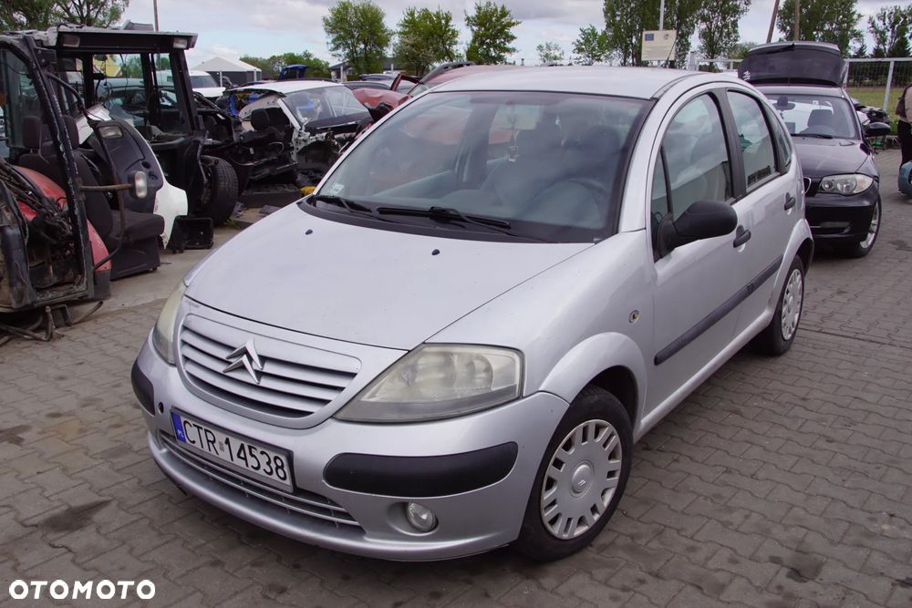 Auto na części - Citroen C3 I 1.4 73 KM KFV 20CQ09 EZR 2003R Silnik Skrzynia Drzwi Maska Błotnik Klapa Zderzak Lampa Lusterko Klamka Szyba Deska Kokpit Sterownik Moduł Czujnik Licznik Panel Wyświetlacz Kierownica - 1