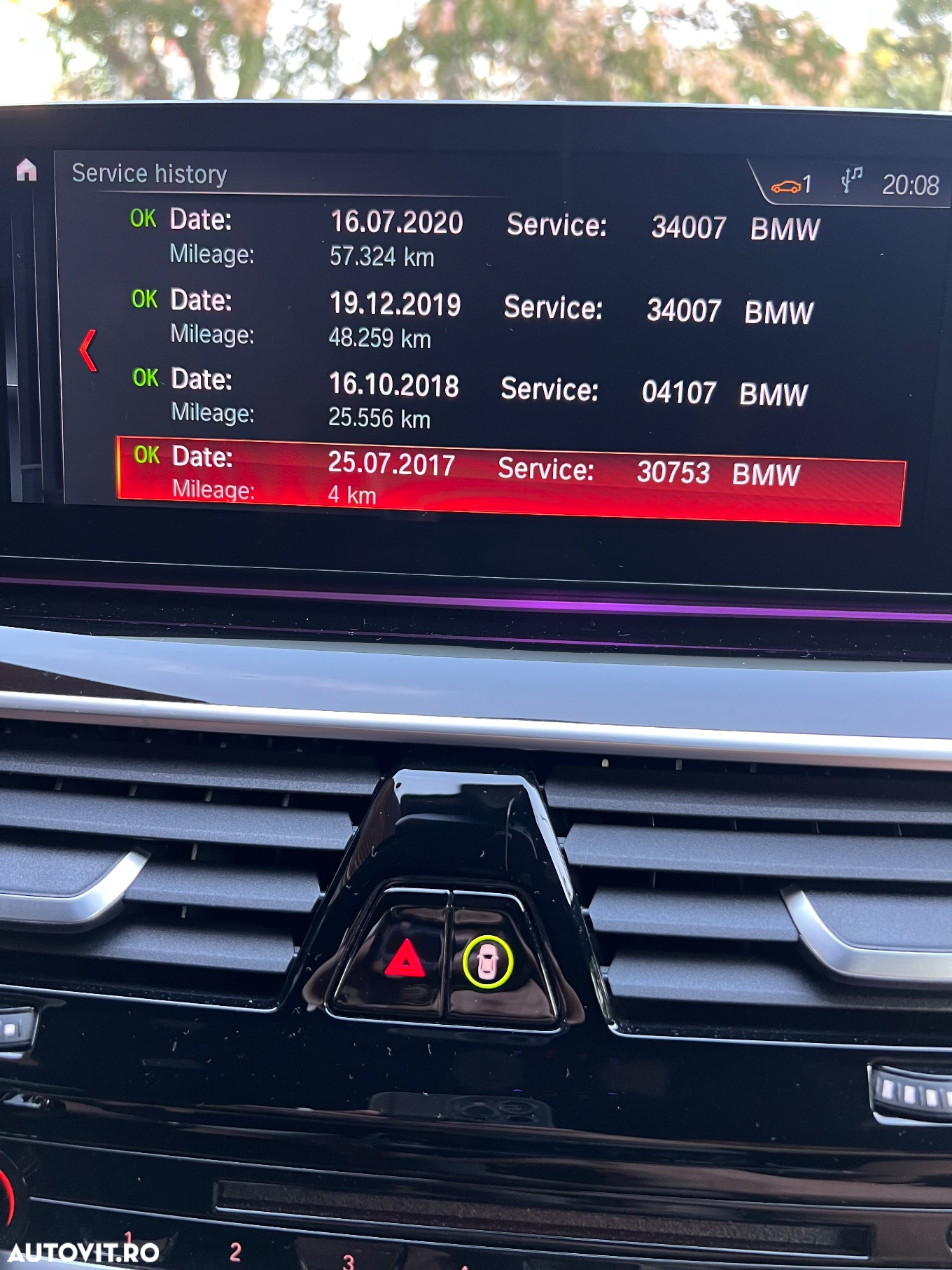 BMW Seria 5 550i xDrive - 26