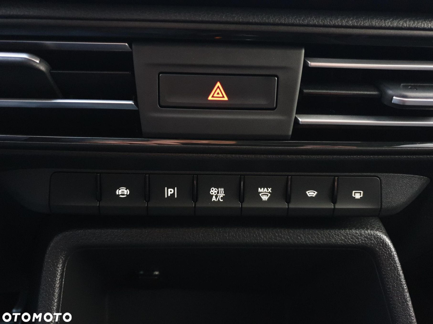 Ford Tourneo Connect Grand 2.0 EcoBlue Sport - 25