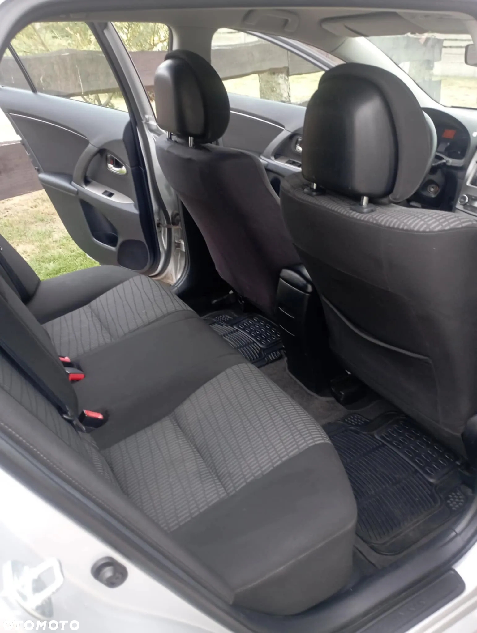 Toyota Avensis - 14