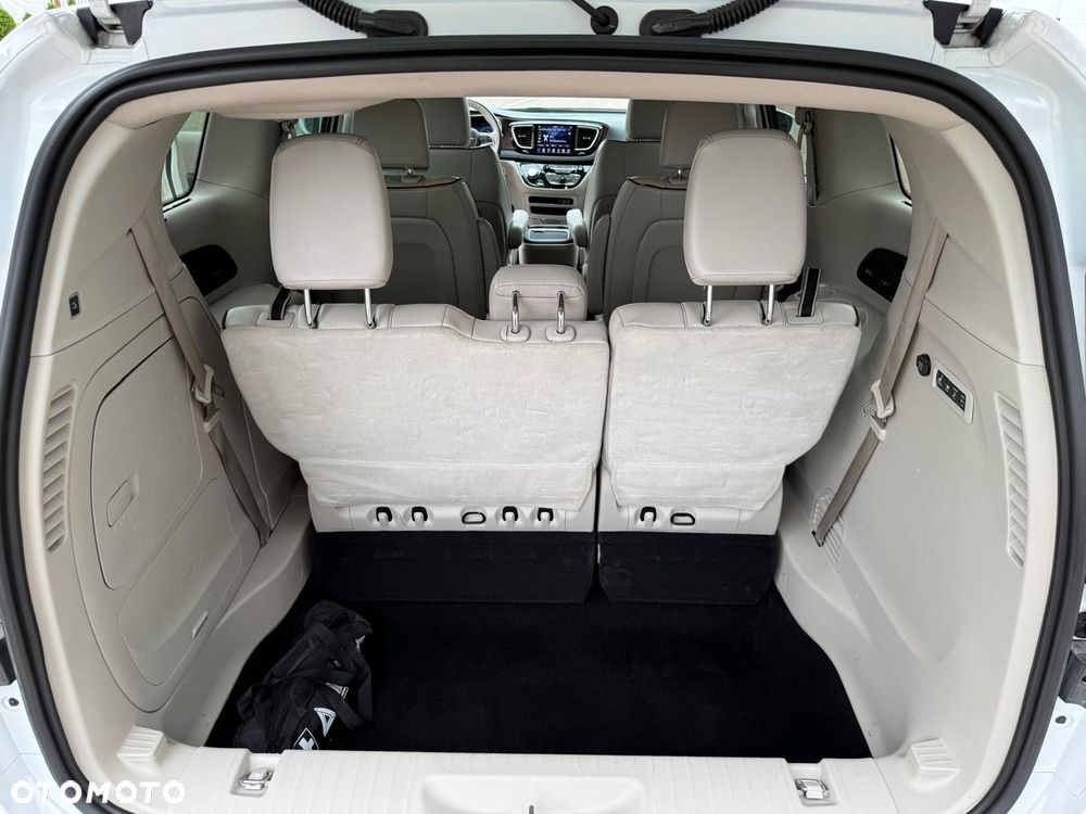 Chrysler Pacifica - 27