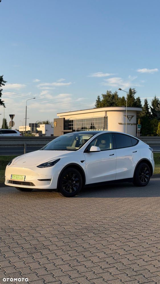 Tesla Model Y Long Range AWD - 1