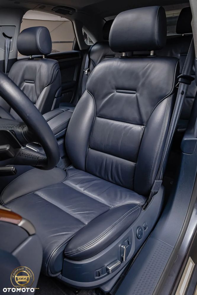 Audi A8 4.2 Quattro - 25