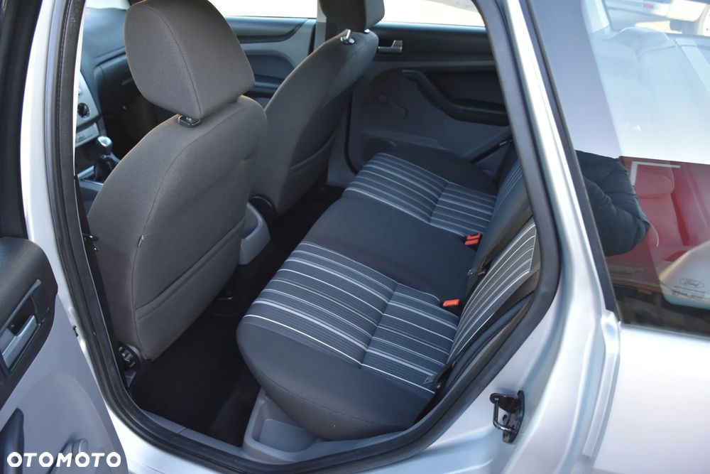 Ford Focus 1.6 Ti-VCT Style+ - 12