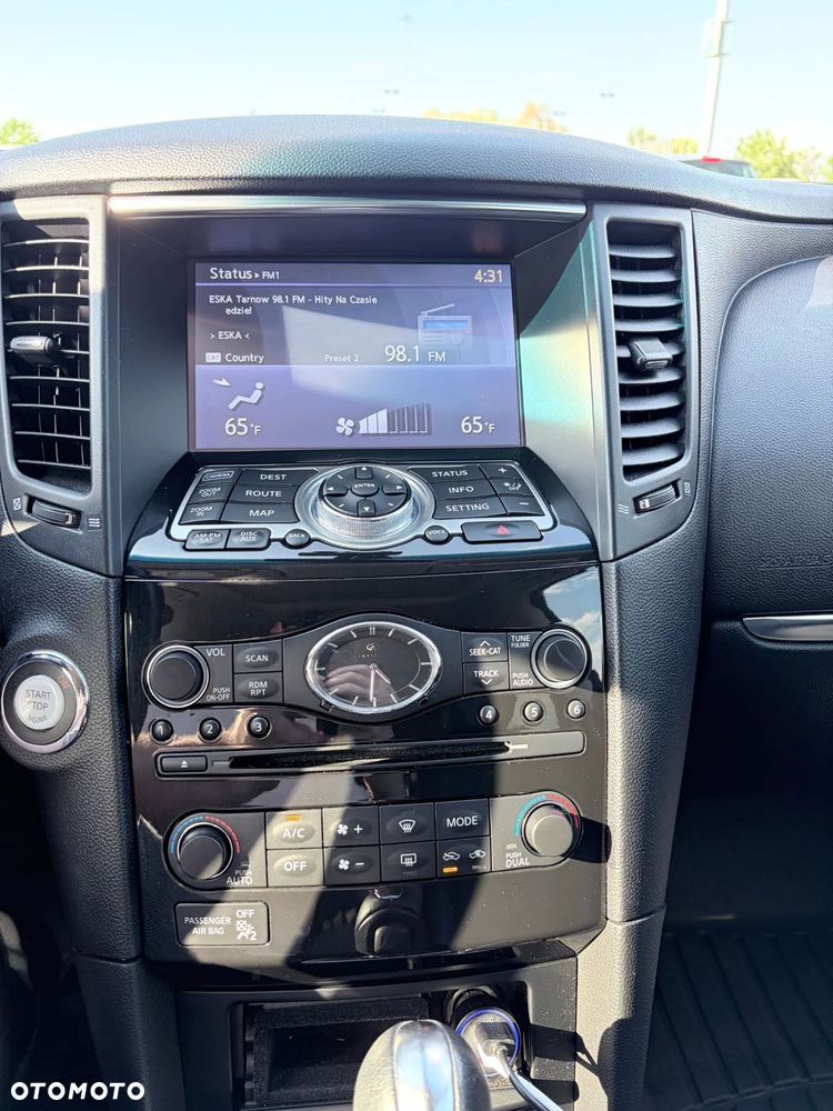 Infiniti QX70 - 22