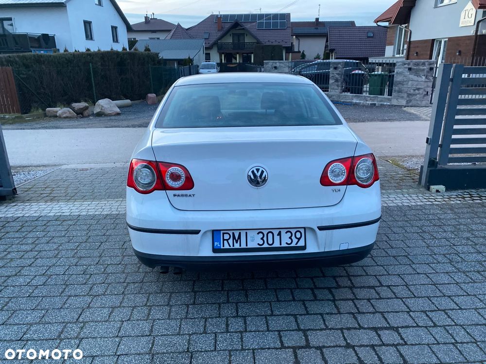 Volkswagen Passat 1.9 TDI Individual - 5