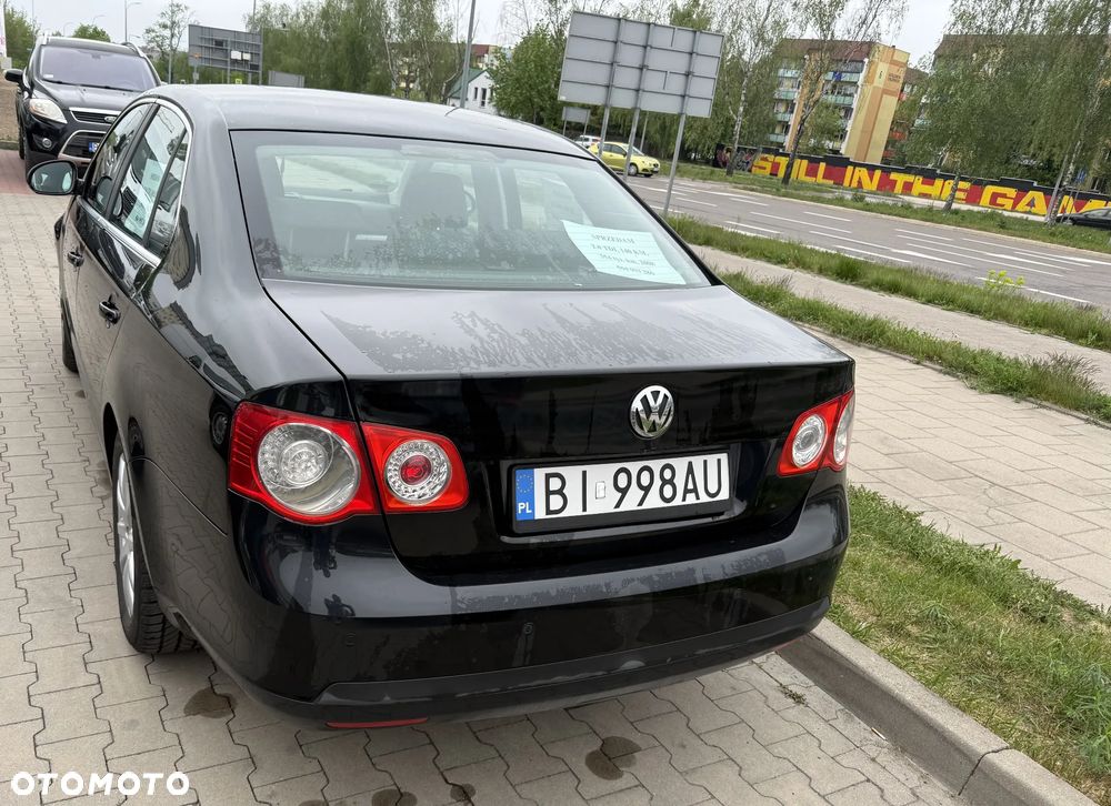 Volkswagen Jetta 2.0 TDI Comfortline DSG - 4